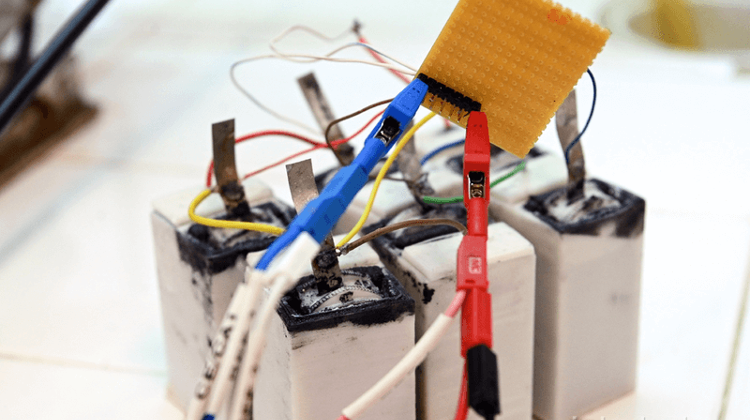 Environmentally Friendly ZN-Air Rechargeable Battery Developed at Uni in Hungary