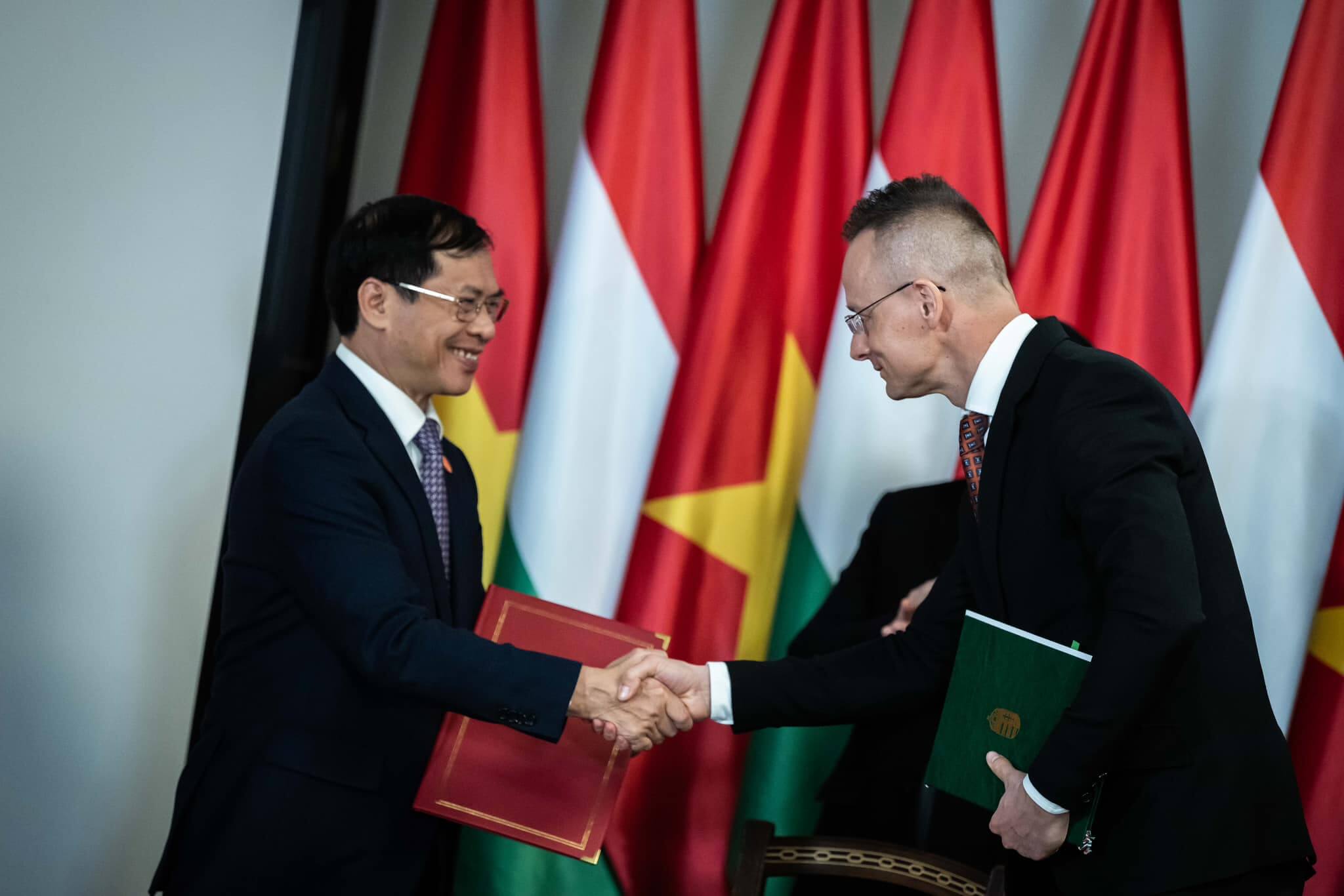 Vietnam Offers Great Opportunities for Hungary's Economy, Says FM Szijjártó