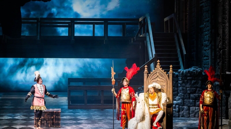 Strike Hits Budapest Opera, Performance  Proceeds Without Orchestra or Correct Stage Design