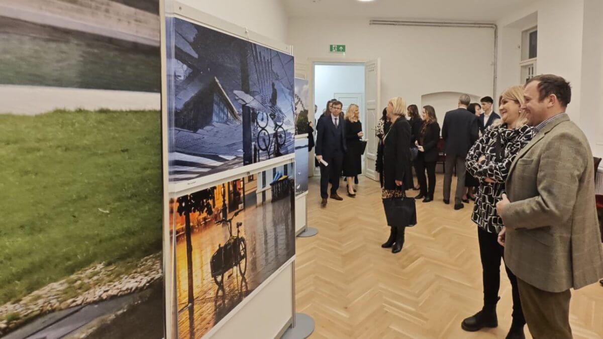 New Exhibition of Serbian, Hungarian Photographers Opens in Budapest