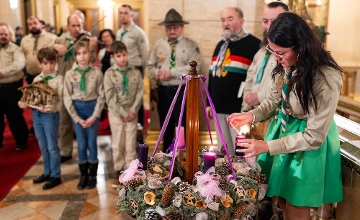 Peace Light of Bethlehem Arrives at Parliament in Budapest