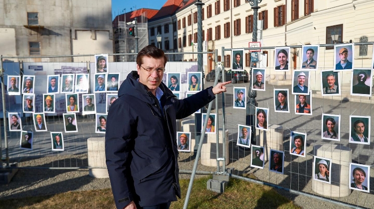 Protest Against Foreign Guest Workers in Hungary Held by Jobbik Outside PM’s Office