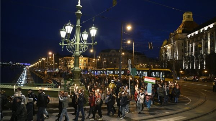 New Demo Held for Child Protection in Budapest