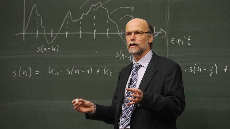 Budapest Professors Plead for Salary Increase Budapest Professors Plead for Salary Increase