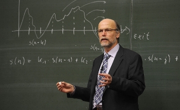 Budapest Professors Plead for Salary Increase