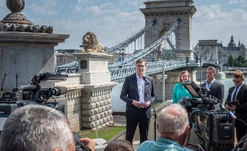 Updated: Fraud Suspected Around Chain Bridge Revamp - Will Budapest Mayor Explain "Where Is All That Money?”