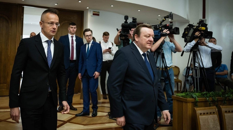 "Shocked" Hungarian FM Visits Belarus Despite EU Sanctions