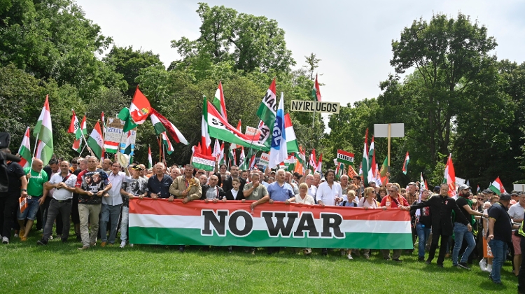 Watch: "Peace March" in Budapest