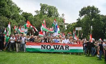 Watch: "Peace March" in Budapest Watch: "Peace March" in Budapest