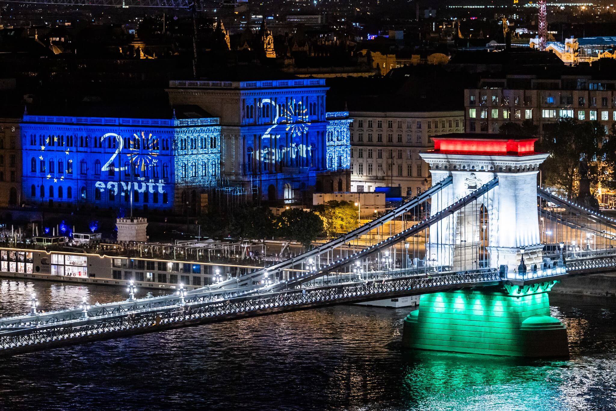 Nationwide Photo Exhibitions to Mark Hungary's 20 Years in EU