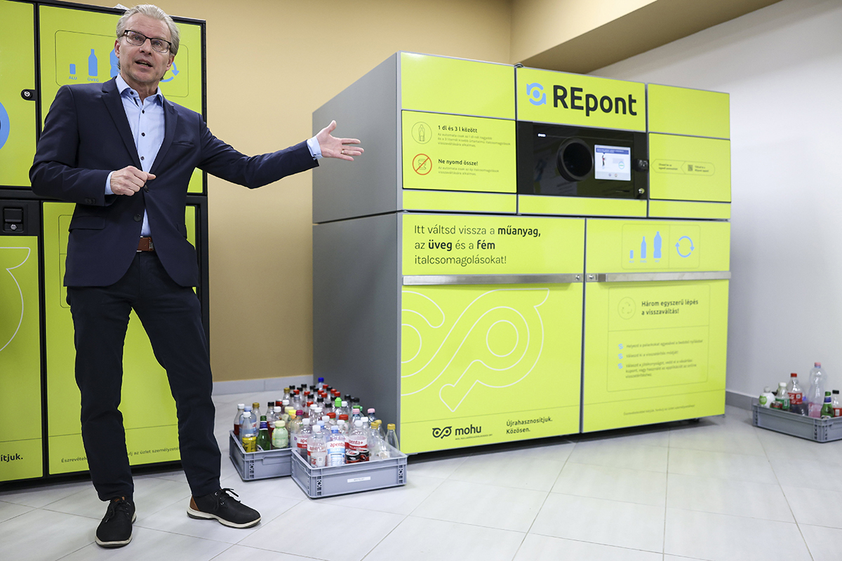 Watch: Bottle Recycling System in Hungary Clogs Up, Struggles to Meet EU Green Target