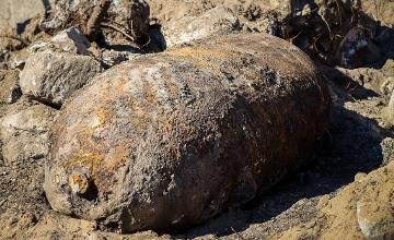 Just Found in Budapest: One-Tonne Old Bomb Made by US Just Found in Budapest: One-Tonne Old Bomb Made by US