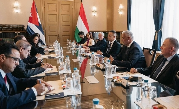 Don't Travel to Iran & Region,  Says Hungarian FM