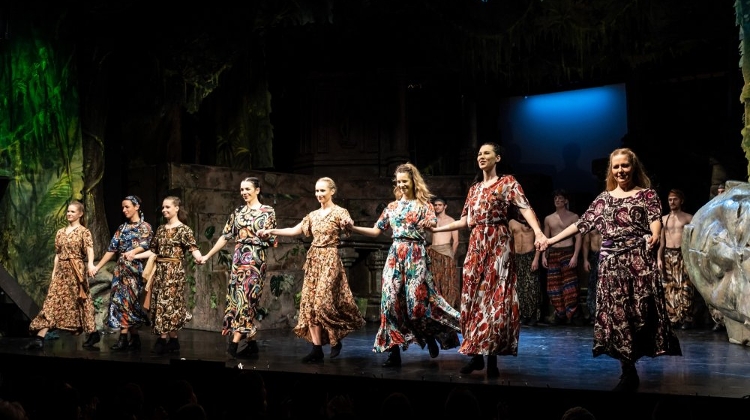 Performances with English Subtitles at Vígszínház from March