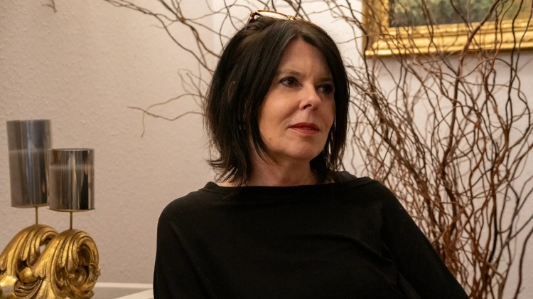 Watch: Hungarian Wins Oscar for Her Set Decoration Skills