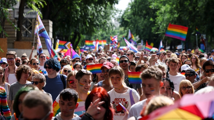 Watch: Pride March Held in Budapest, Amid Counter-Demos Watch: Pride March Held in Budapest, Amid Counter-Demos