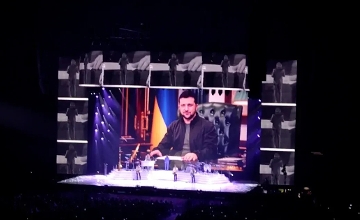 Zelensky Booed at Rod Stewart Concert in Budapest