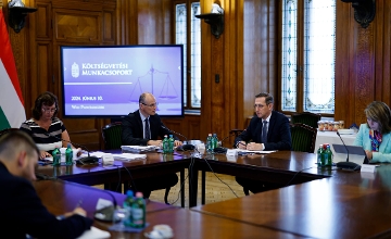 Budapest Is Bankrupt, Finance Minister Announces