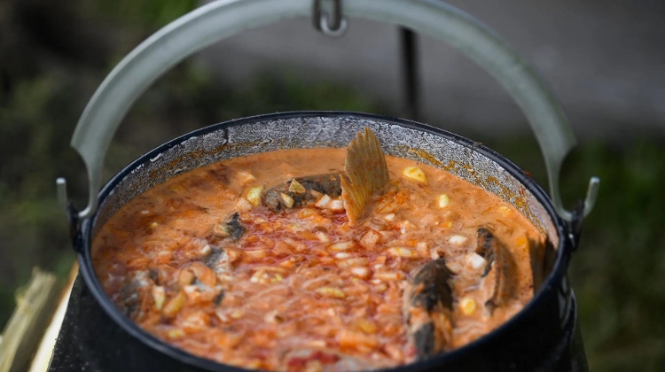 Watch: Flavours of Hungary - Fish Soup Watch: Flavours of Hungary - Fish Soup