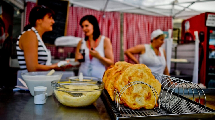 Costly Refreshments by Hungarian Sea: Balaton Caterers Plan Steep Summer Price Increase