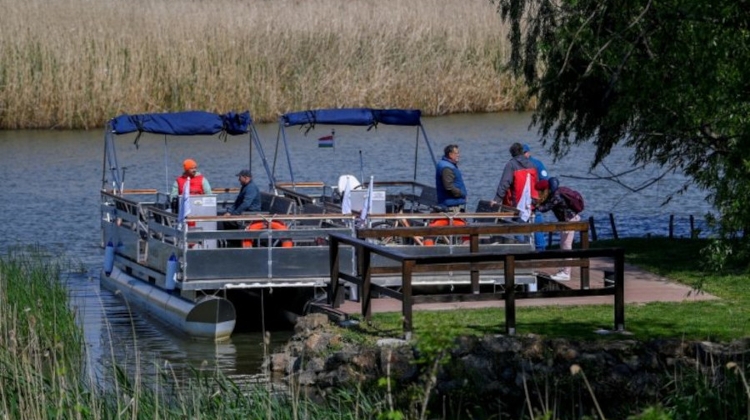 Two New Ferries Allow Cyclists to Cross Lake Tisza in Hungary Two New Ferries Allow Cyclists to Cross Lake Tisza in Hungary