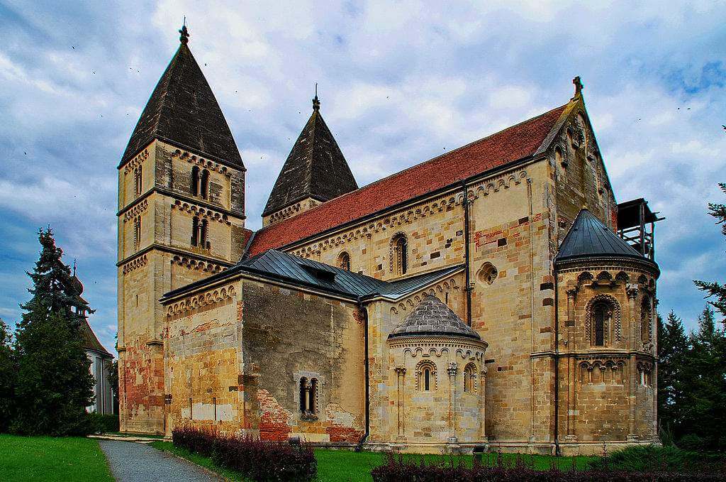 Xploring Hungary: The Church of Ják