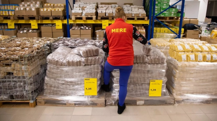 Mere Staffs Up: New Russian Retailer in Hungary to Display Goods on Pallets Not Shelves Mere Staffs Up: New Russian Retailer in Hungary to Display Goods on Pallets Not Shelves