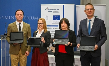 Over 190,000 More Students to Receive Laptops in Hungarian Schools