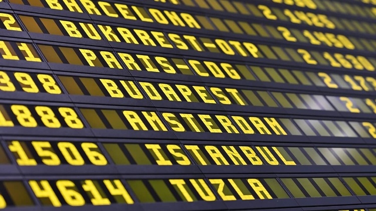 Air Passengers Must Get Refund or Rebooking If Flight Cancelled or Severely Delayed - Budapest Gov't Office