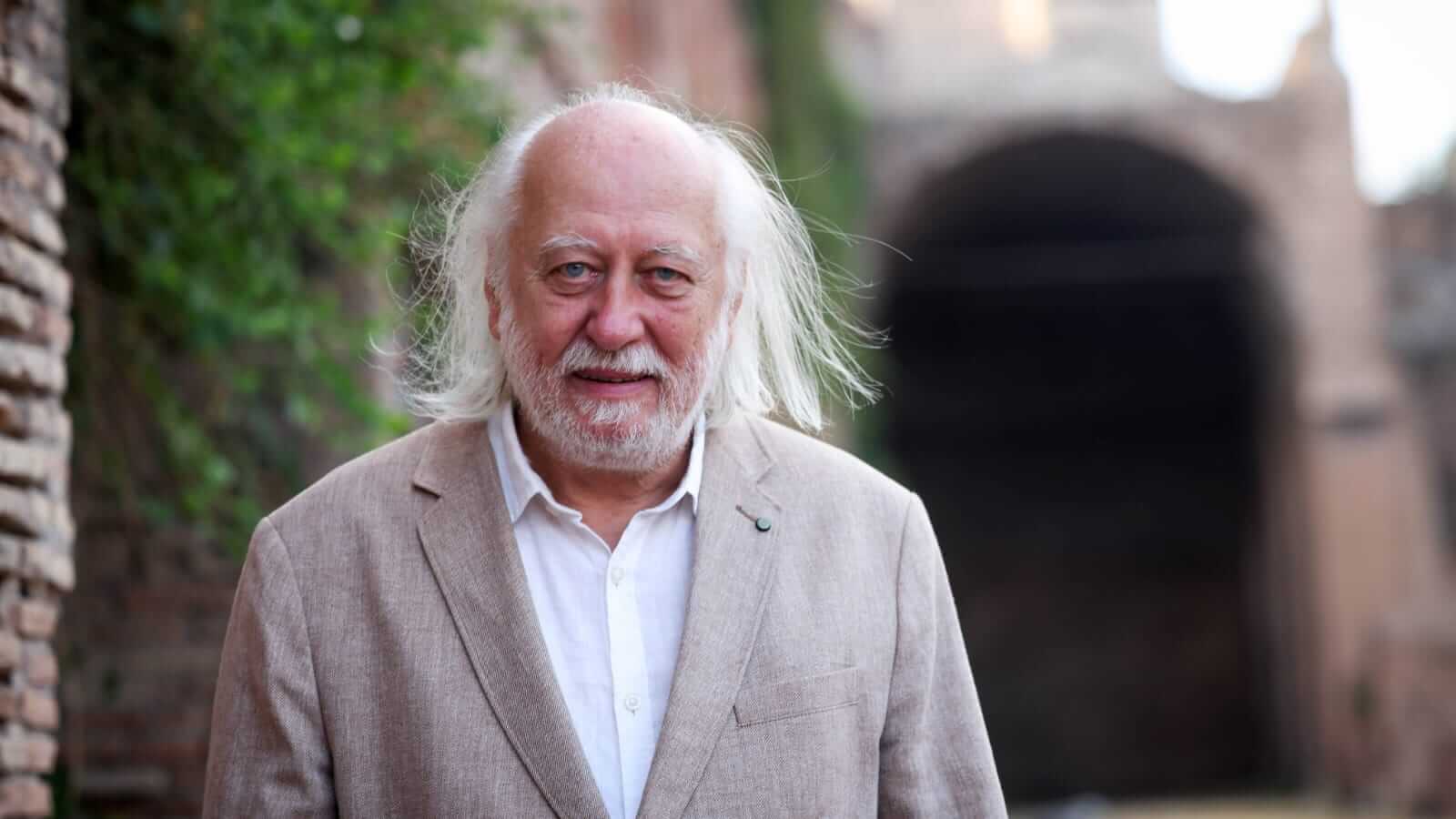 Hungarian Writer Wins Nobel Prize in Literature