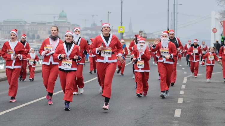 Watch: Santa Run in Budapest for Charity