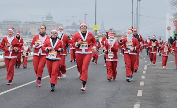 Watch: Santa Run in Budapest for Charity Watch: Santa Run in Budapest for Charity