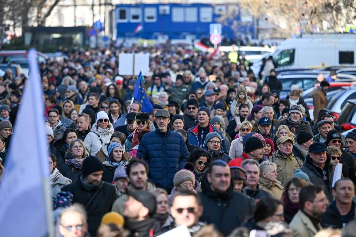 Judges Demonstrate in Budapest for Freedom of Judiciary - 'Rule of Law Facing Ultimate Challenge in Hungary'