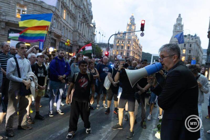 Opposition to Orbán: Marki-Zay Asks EU to Freeze Funds to Hungary & Fresh Protest
