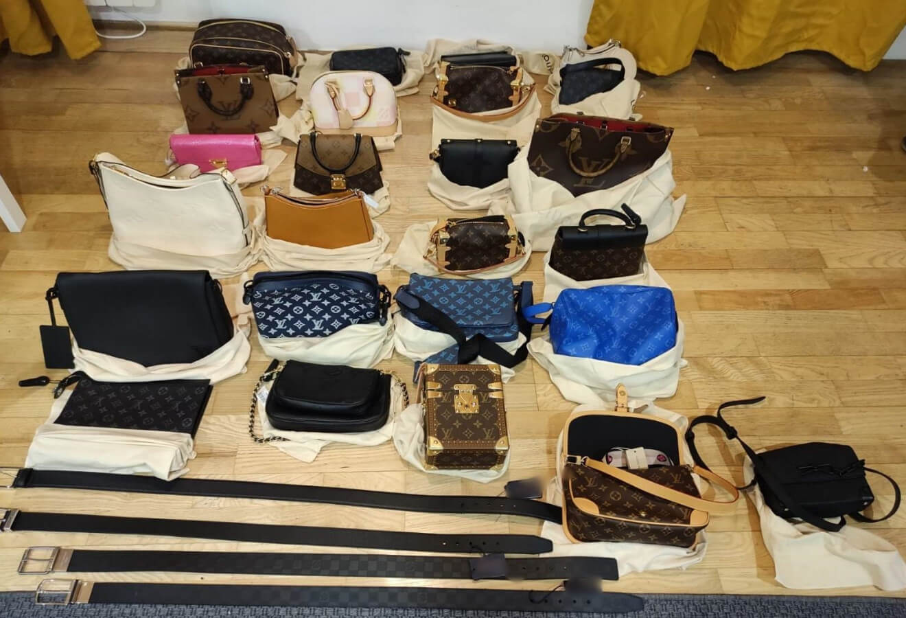 Crazy Burglary: Foreigners Caught After Driving Car into Luxury Shop in Budapest