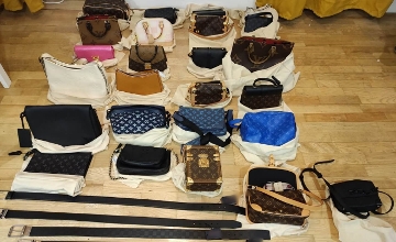 Crazy Burglary: Foreigners Caught After Driving Car into Luxury Shop in Budapest Crazy Burglary: Foreigners Caught After Driving Car into Luxury Shop in Budapest