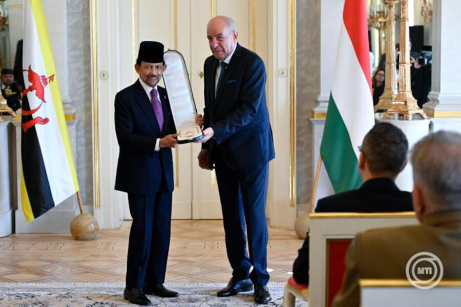 Sultan of Brunei Receives Hungarian Order of Merit