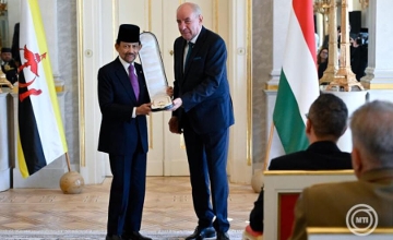Sultan of Brunei Receives Hungarian Order of Merit Sultan of Brunei Receives Hungarian Order of Merit