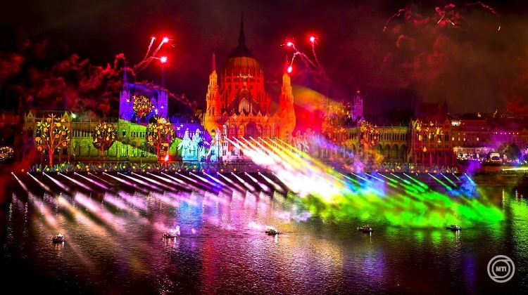 Video: World-Class Fireworks Display in Budapest on Saint Stephen’s Day