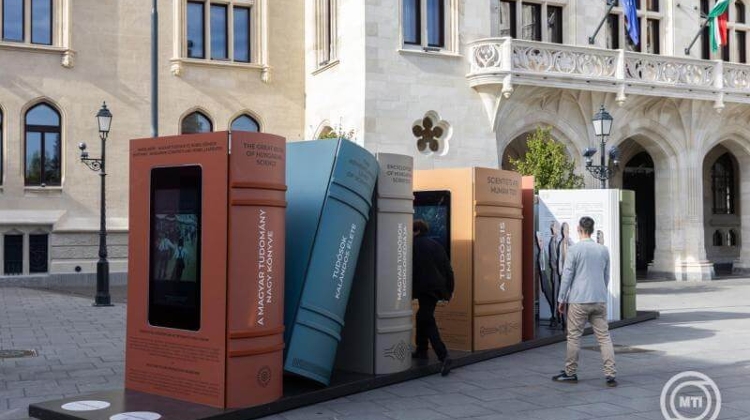 Martians in Budapest: Extraordinary Exhibition Moves to Castle District