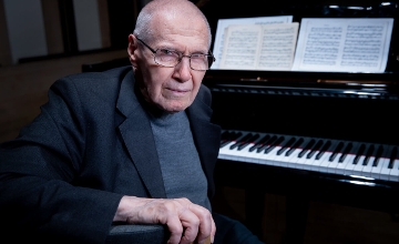 Composer Kurtag Wins Hungarian Public Media's "Man of the Year" Award Composer Kurtag Wins Hungarian Public Media's "Man of the Year" Award