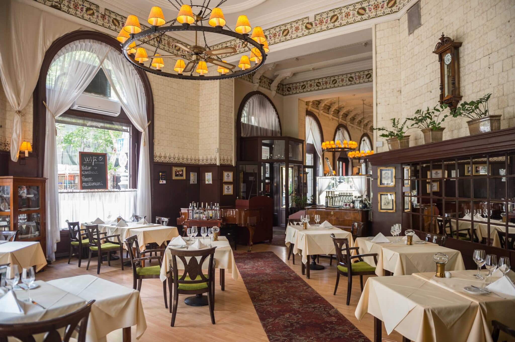 Historic Múzeum Kávéház in Budapest to be Revived