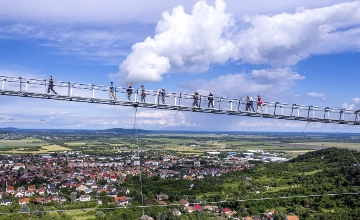 Hungary Wins New Guinness Record for World's Longest Span Pedestrian Suspension Bridge Hungary Wins New Guinness Record for World's Longest Span Pedestrian Suspension Bridge