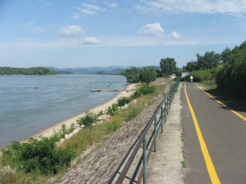 Missing Section of Danube Cycle Path in N Budapest Finally Receives Permit