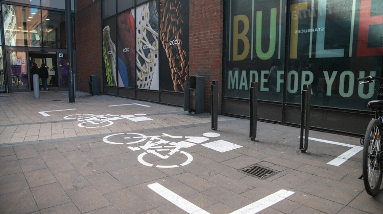 Budapest Parking Innovation: 'Kiss & Ride' Zones & Dedicated Food Courier Waiting Areas