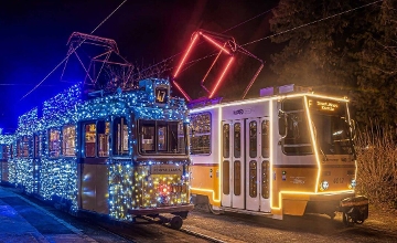 Video: Christmas Tram In Budapest During Festive Season