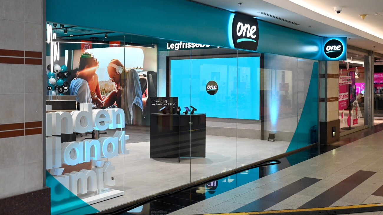 Flagship Store for New One Hungary Brand Opens in Budapest to Replace Vodafone