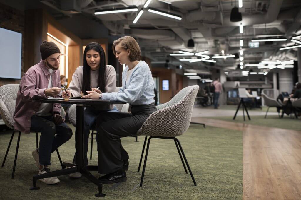 B+N Group Hungary: Smarter Light     -  The Next Generation of Facility Lighting