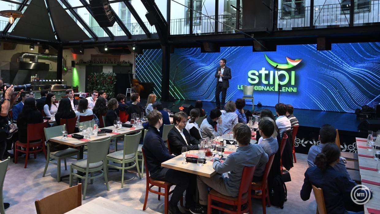 Students in Hungary Supported to Study at World’s Best Universities Via Stipendium Peregrinum