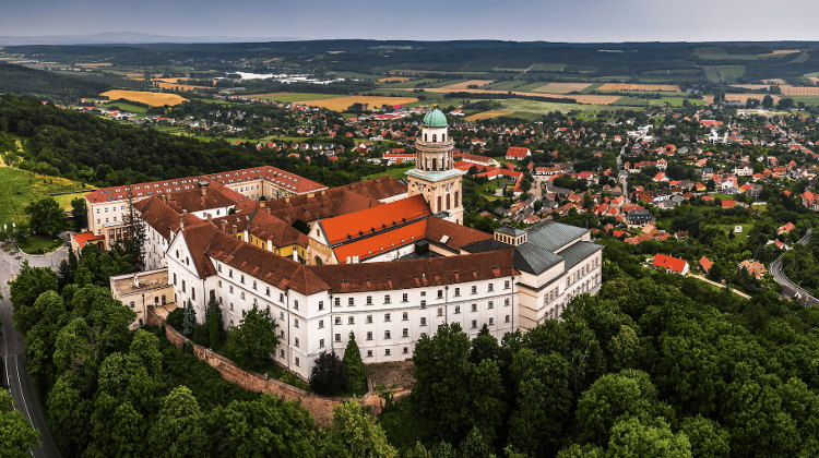 Top 7 Underrated Towns in Hungary Worth Visiting - All Year Round